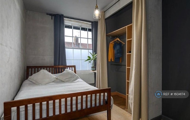 Flat Shadwell Gardens in Greater London