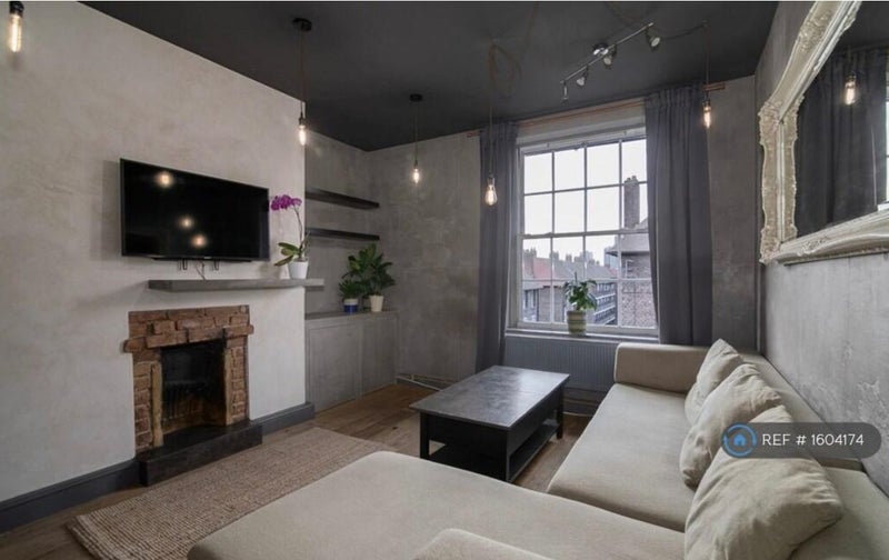 Flat Shadwell Gardens in Greater London