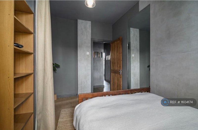 Flat Shadwell Gardens in Greater London