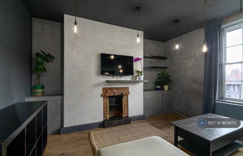 Flat Shadwell Gardens in Greater London