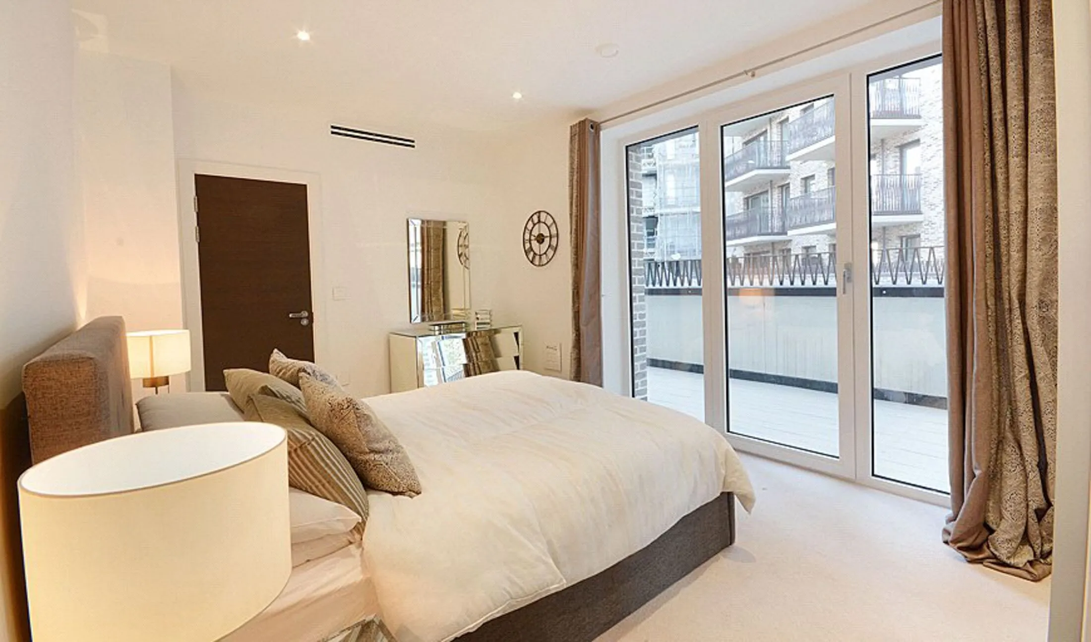 Flat Milcote Street in Greater London
