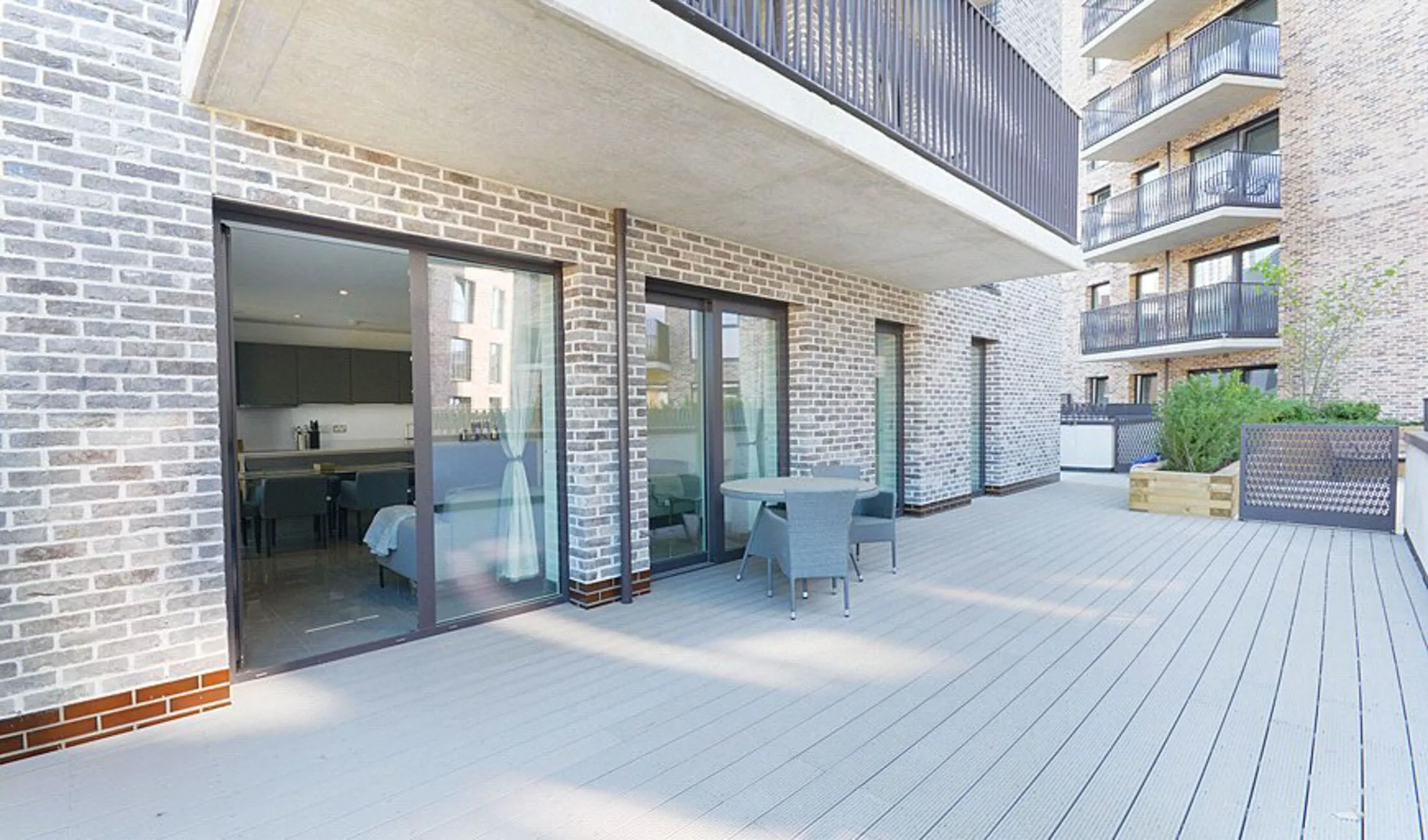 Flat Milcote Street in Greater London