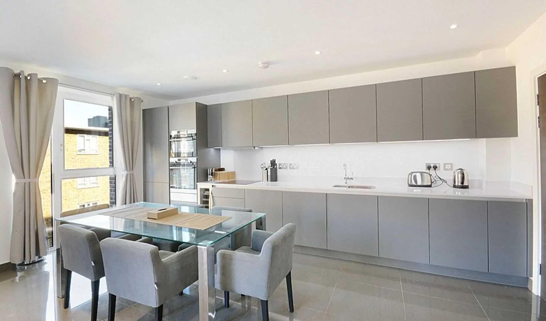 Flat Milcote Street in Greater London