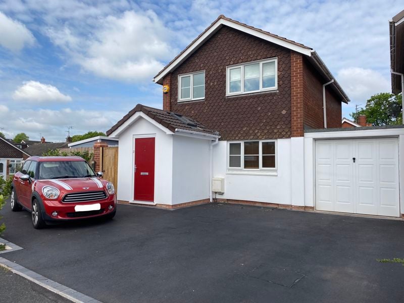 House Ravenhill Drive in South Staffordshire