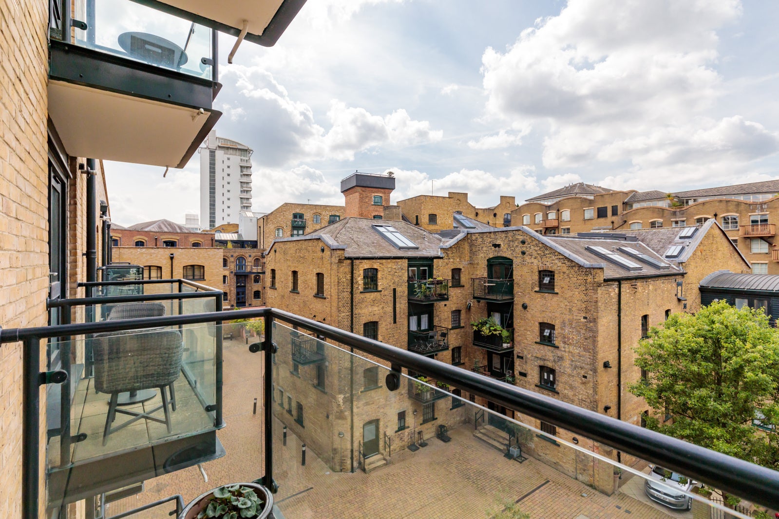 Flat Gainsford Street in Greater London