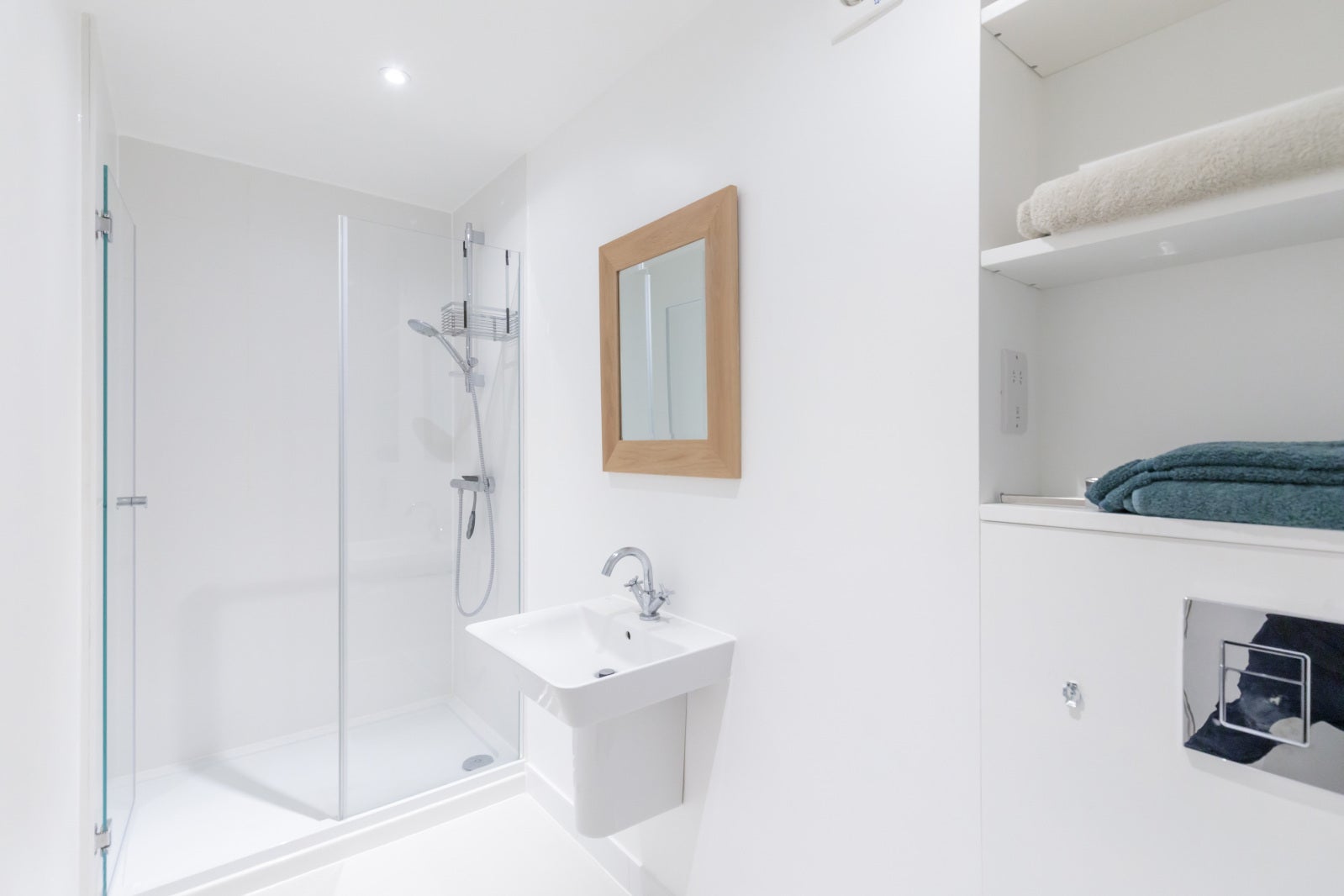 Flat Gainsford Street in Greater London