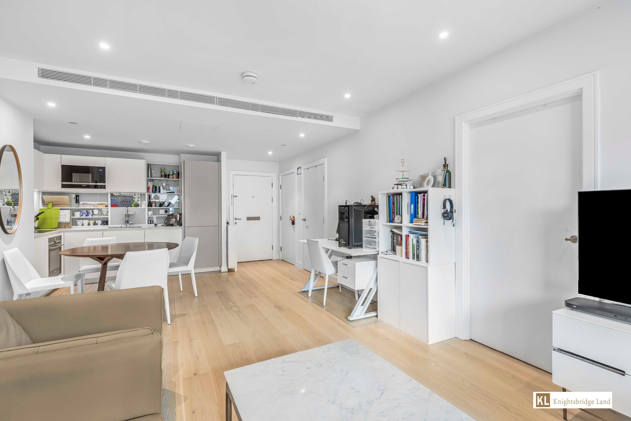 Flat Thurstan Street in Greater London