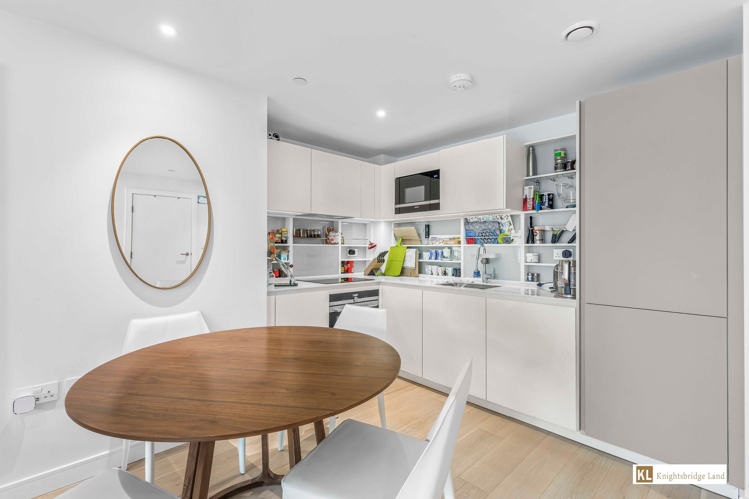 Flat Thurstan Street in Greater London