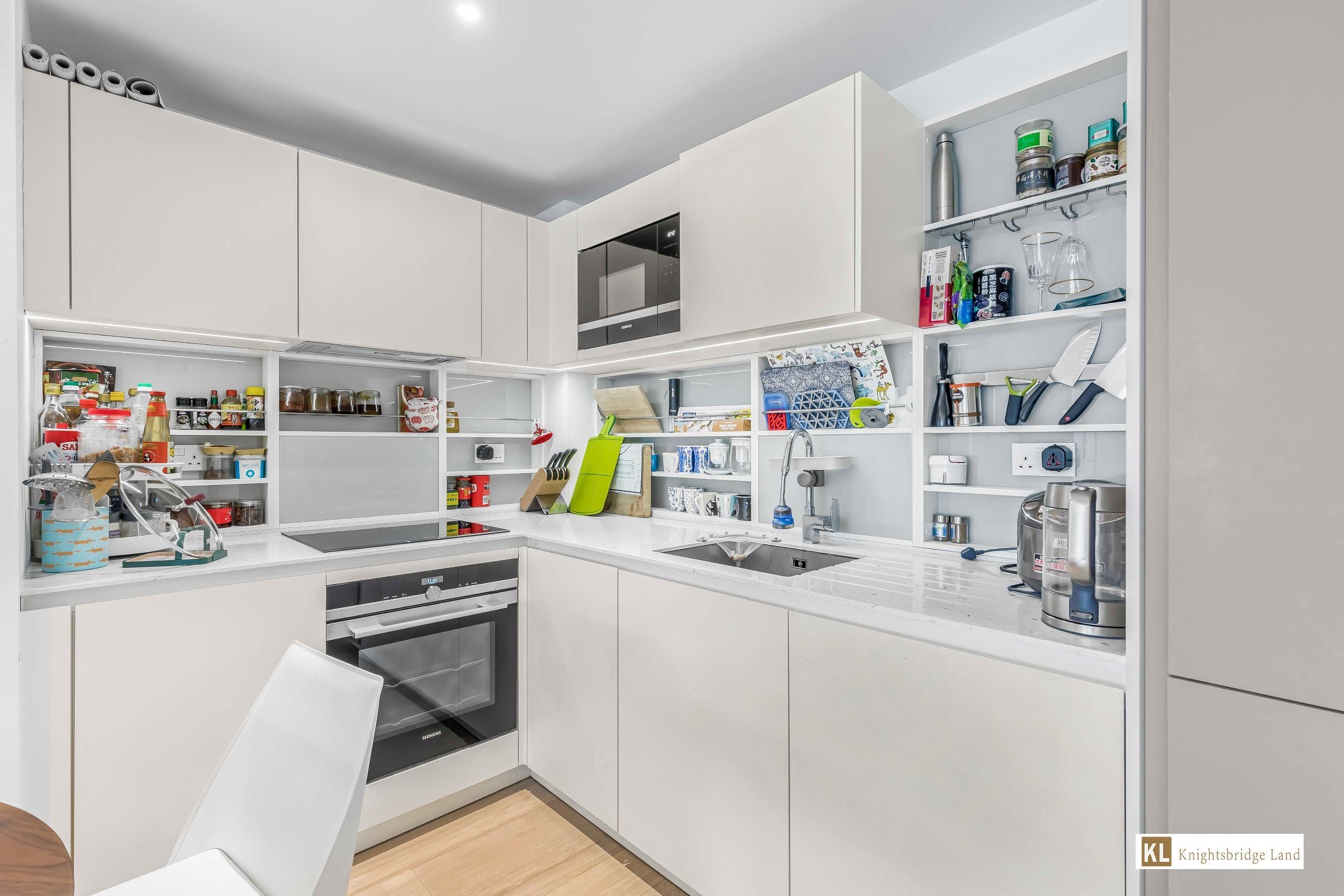 Flat Thurstan Street in Greater London