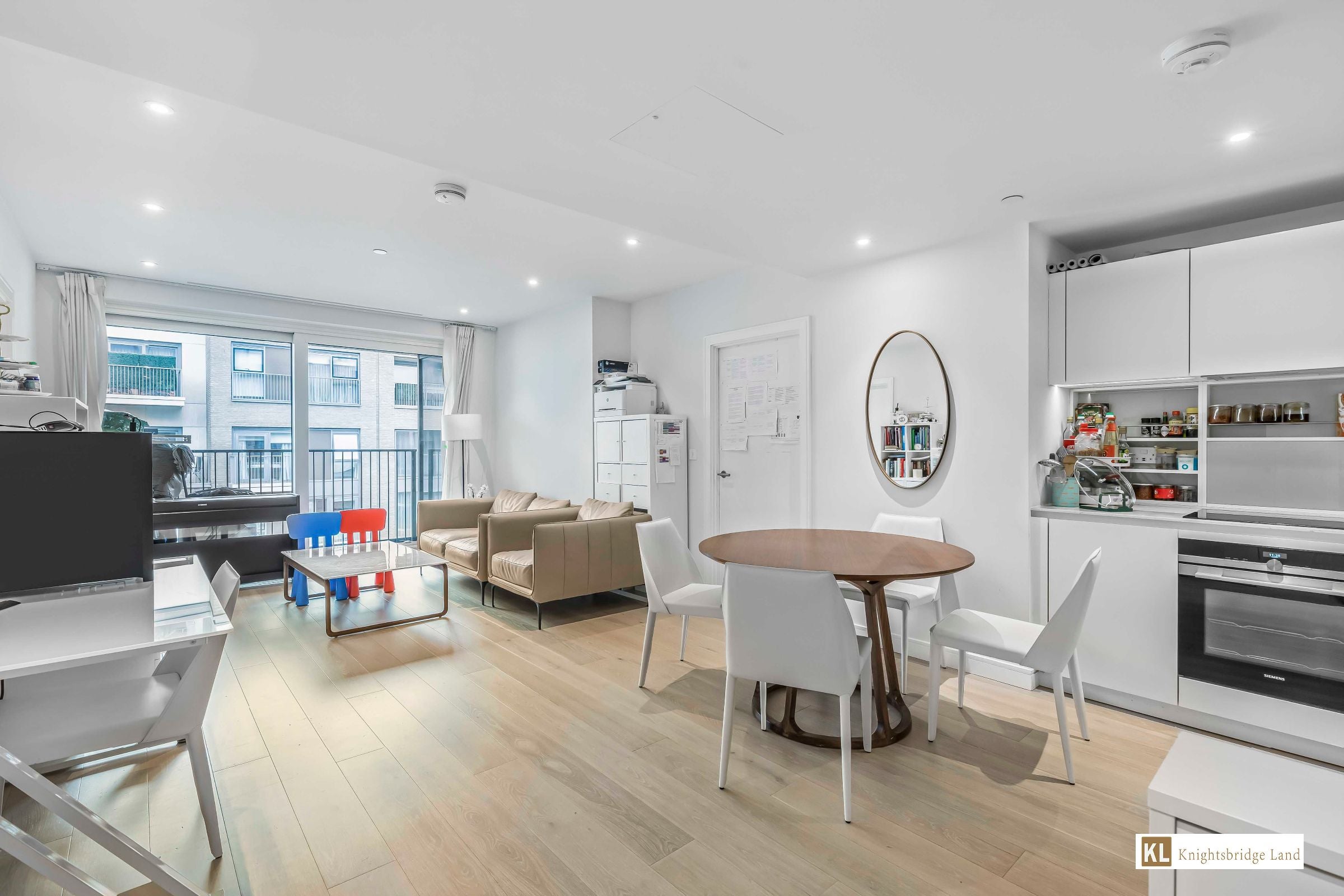 Flat Thurstan Street in Greater London