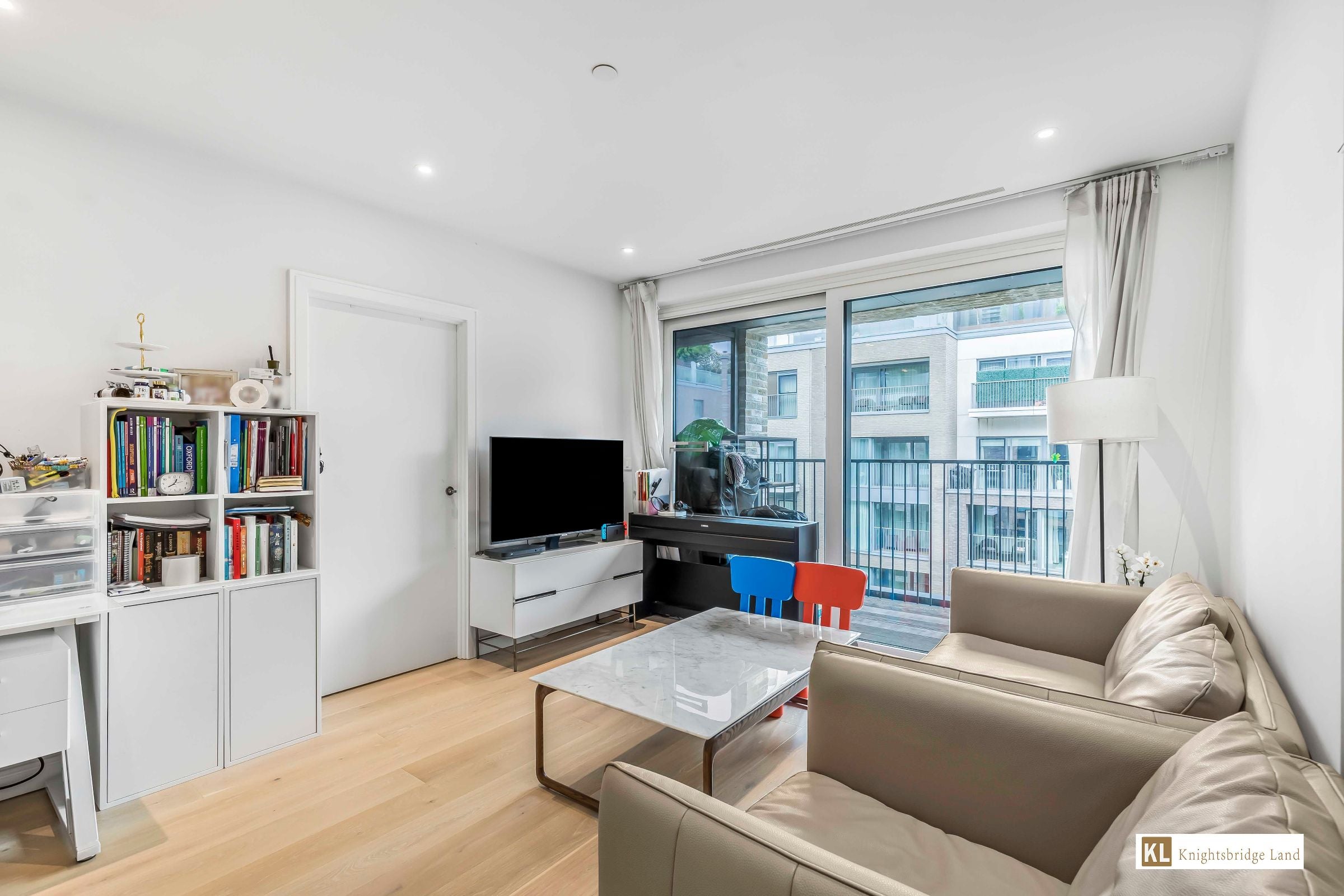 Flat Thurstan Street in Greater London