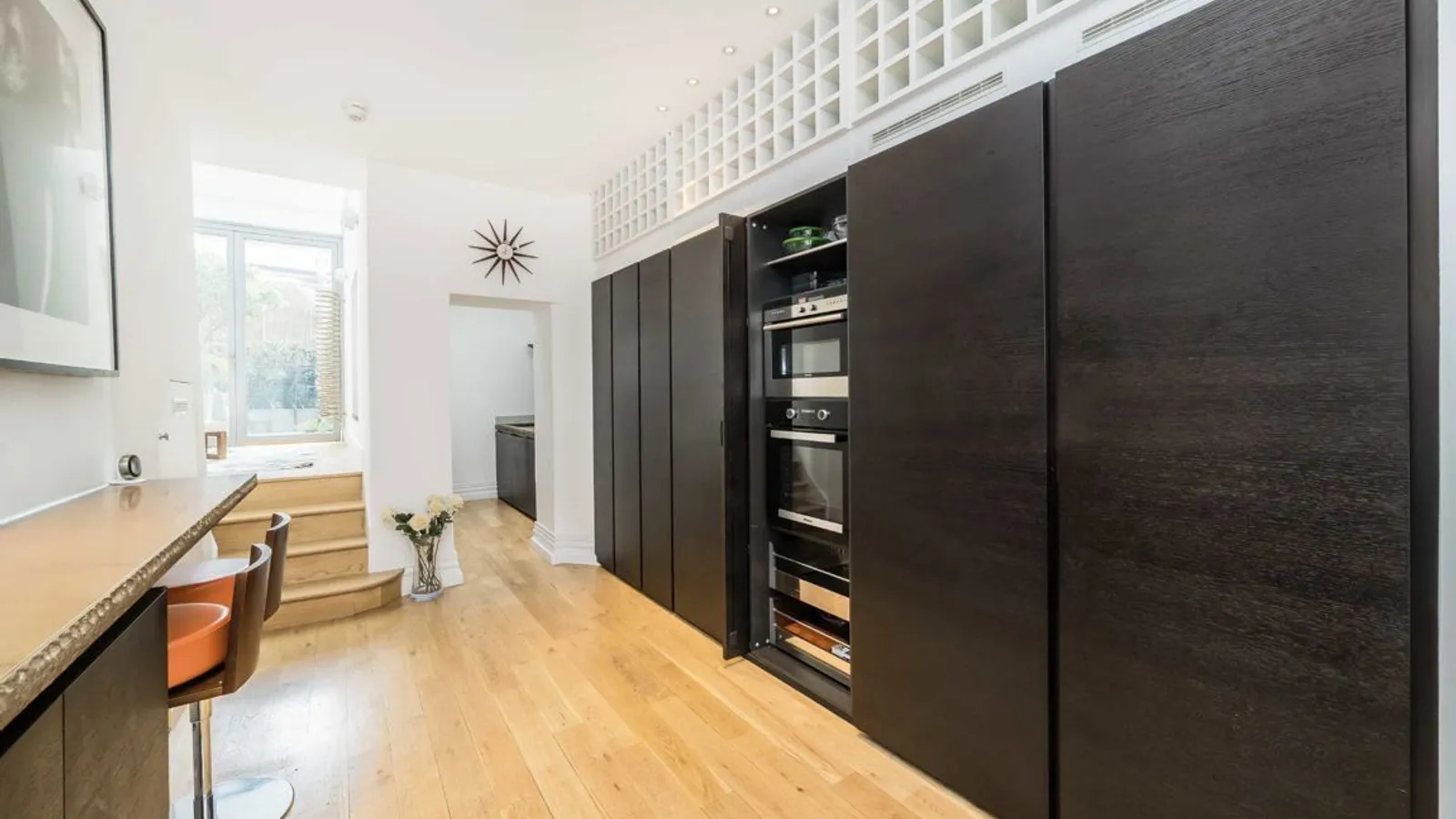 Flat Lancashire Court in City of Westminster