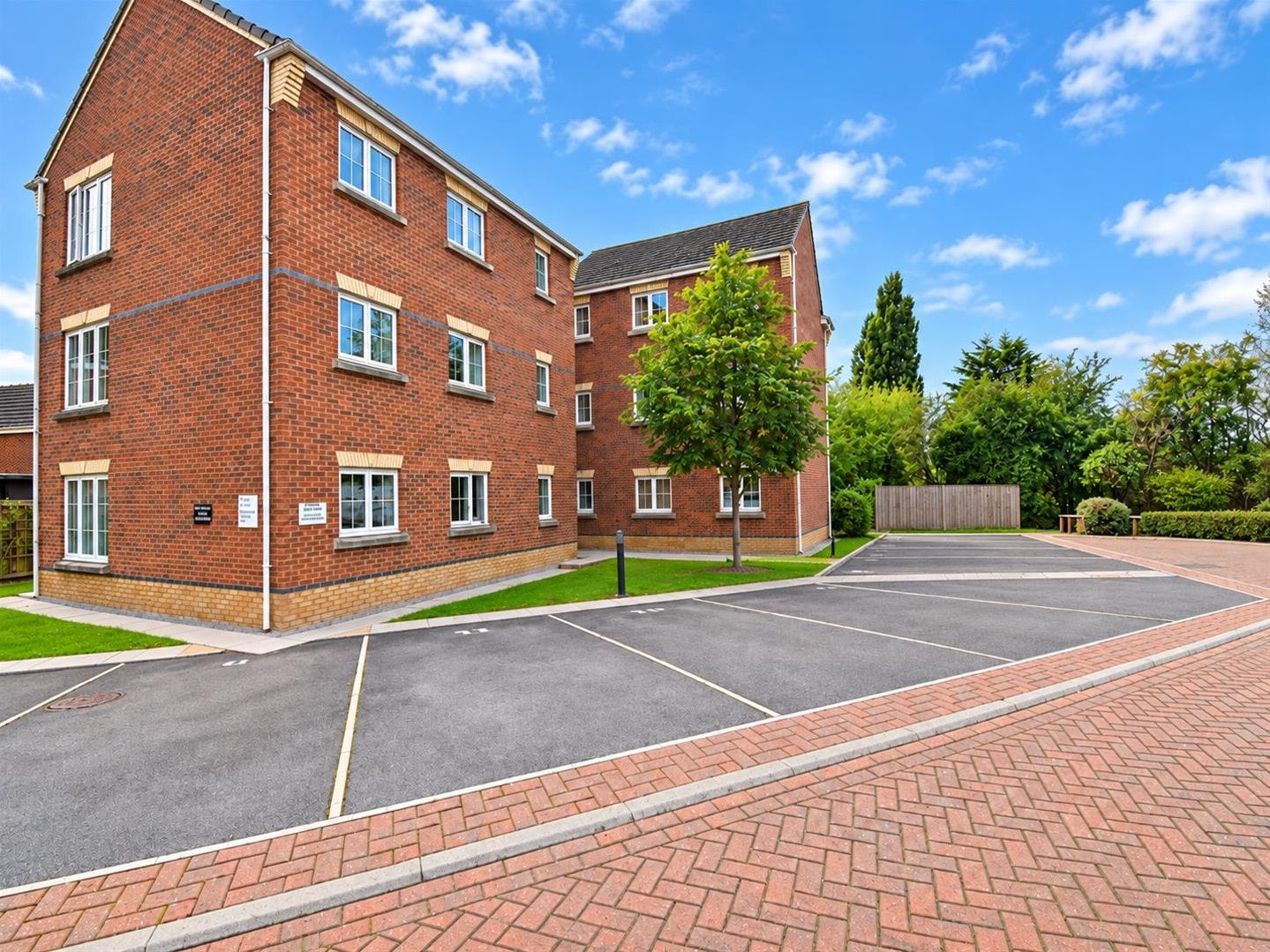 Flat Sabine Fold in Wakefield