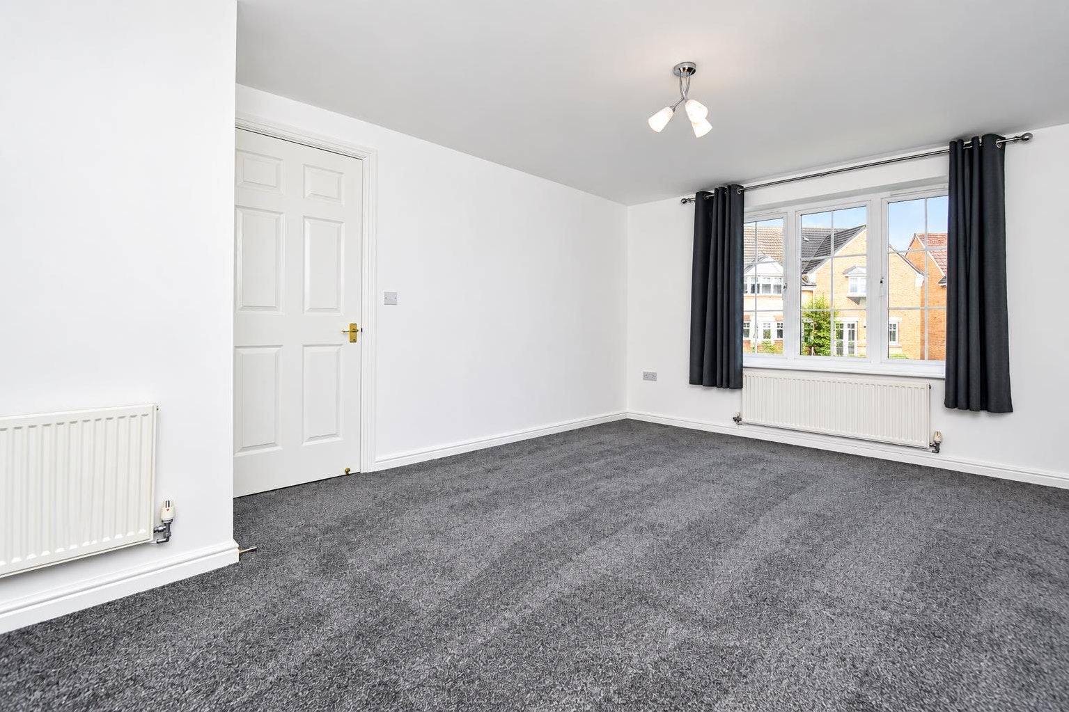Flat Sabine Fold in Wakefield