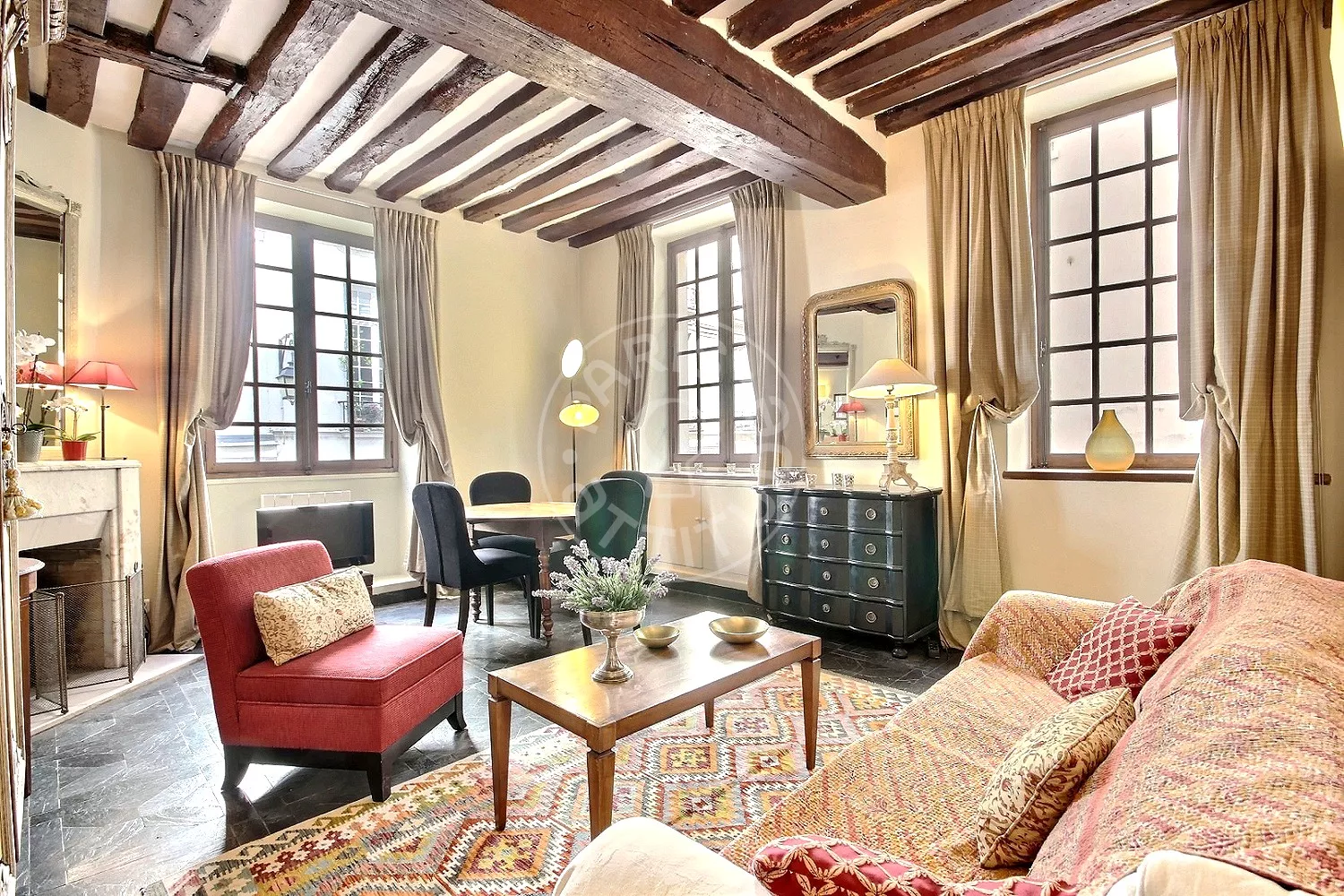 Flat Rue Budé in Paris