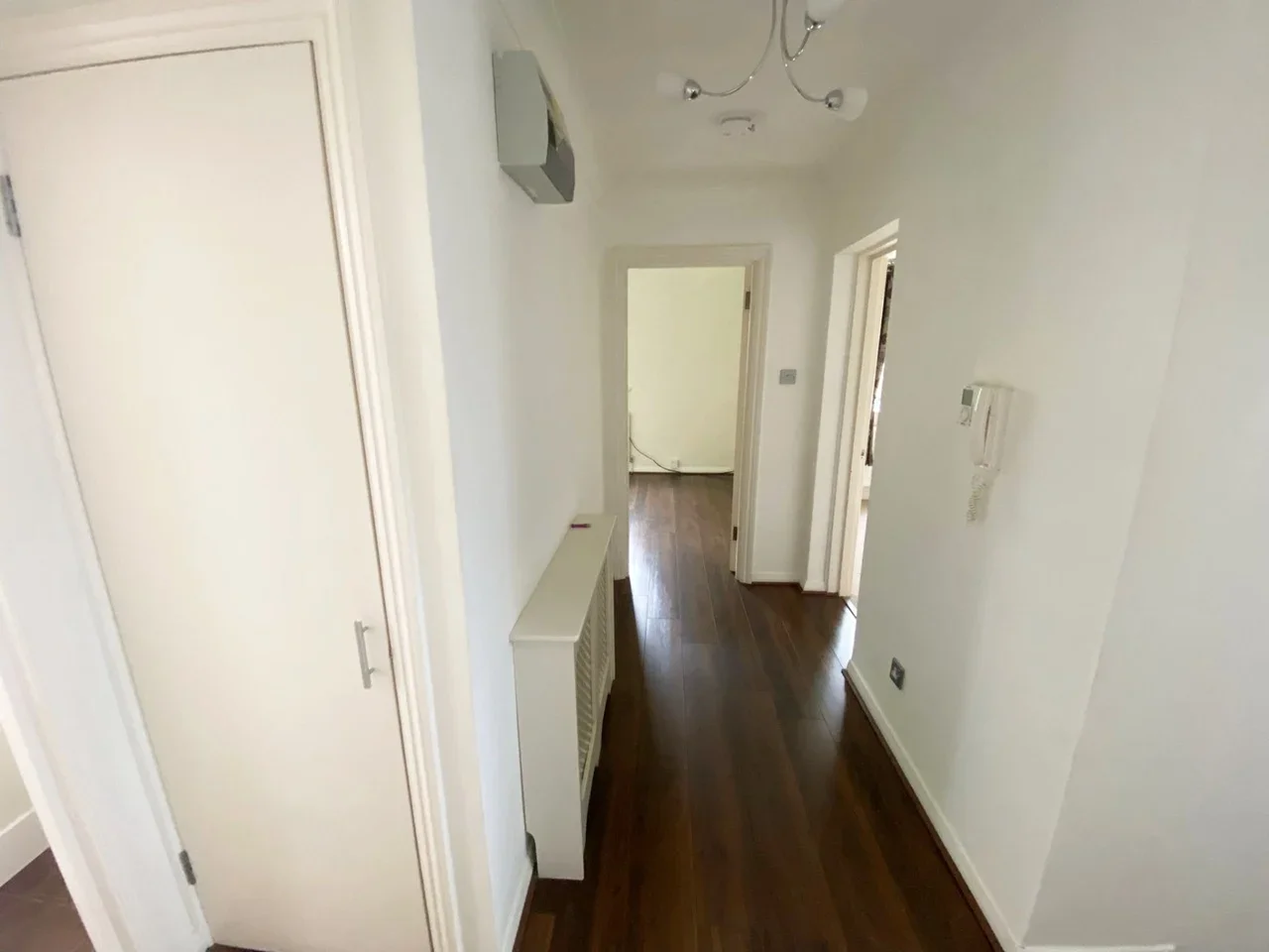 Flat Coombe Lane in Greater London