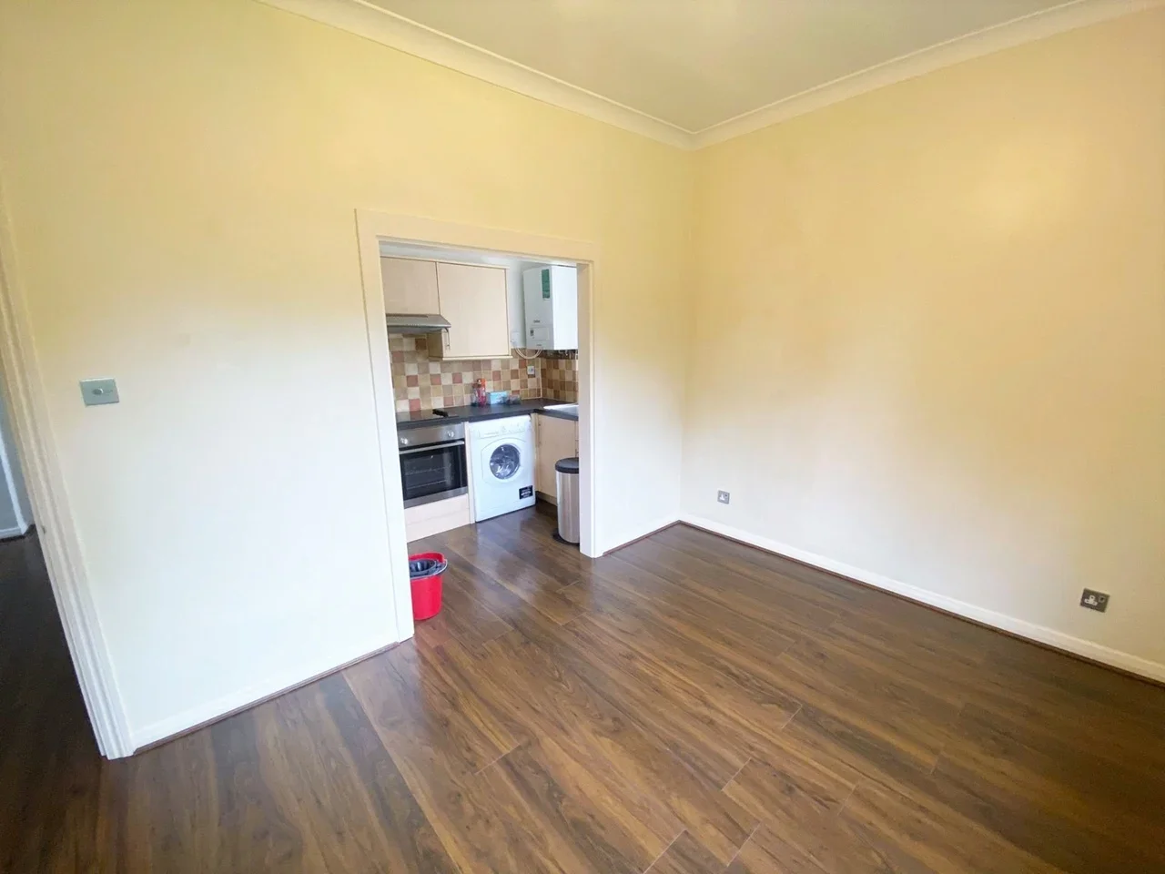 Flat Coombe Lane in Greater London