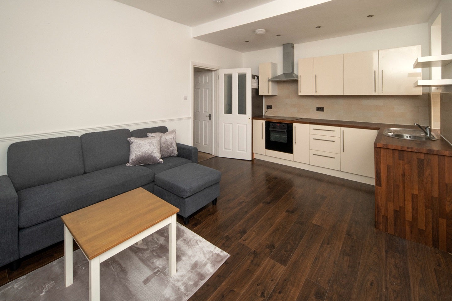 Flat Fishponds Road in Bristol