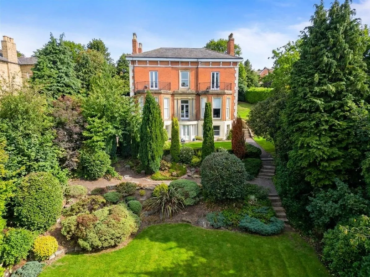 Flat Langham Road in Trafford