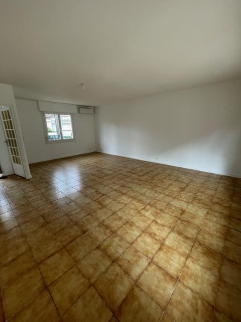 House Rue Brousse Mellet in Cenon