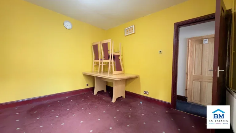 Flat Pinnell Road in Greater London