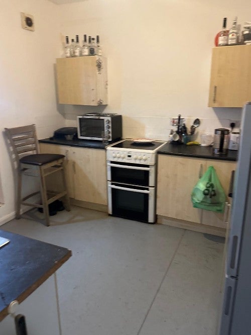Room Lodge Avenue in Greater London