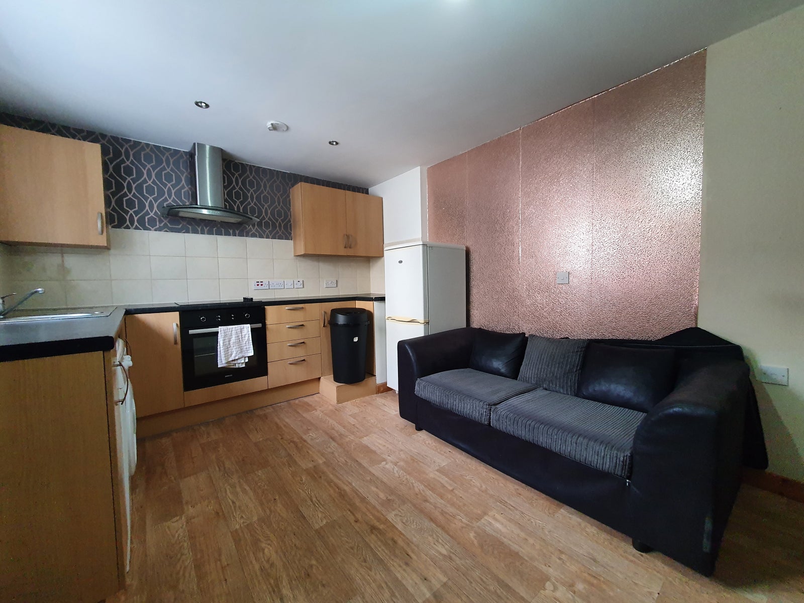 Flat Clifton Street in Cardiff