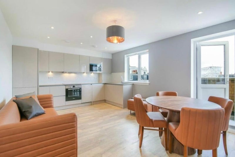 Room Balham High Road in Greater London