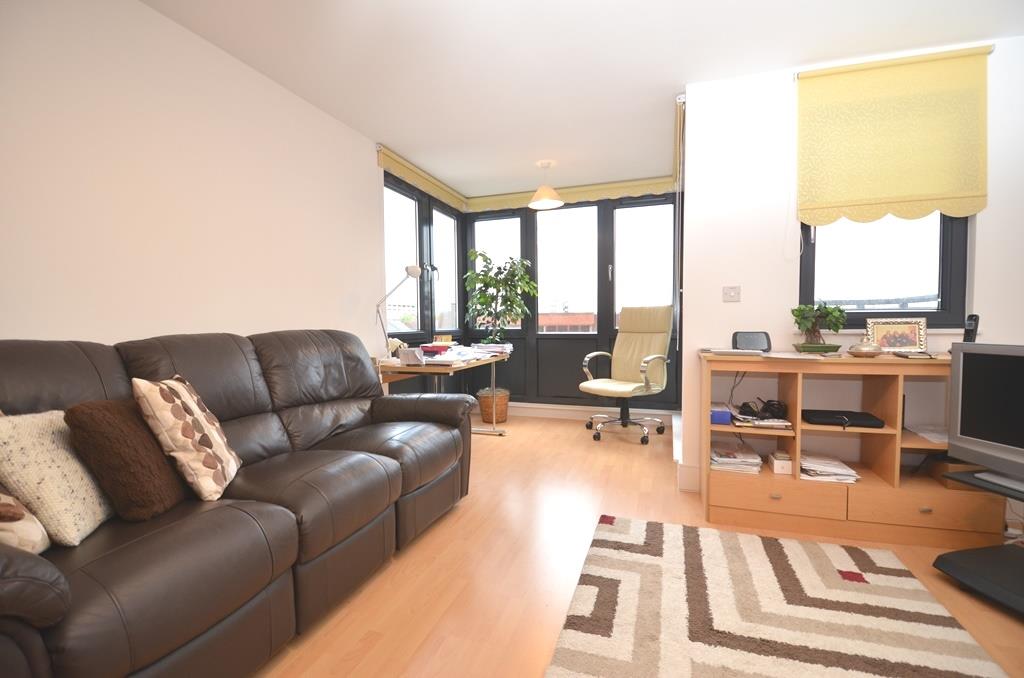 Flat Clayton Road in Greater London