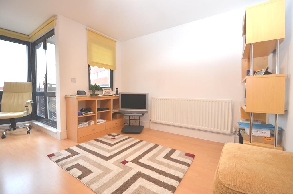 Flat Clayton Road in Greater London