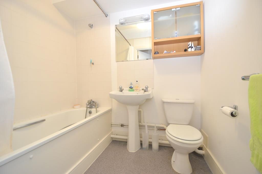 Flat Clayton Road in Greater London
