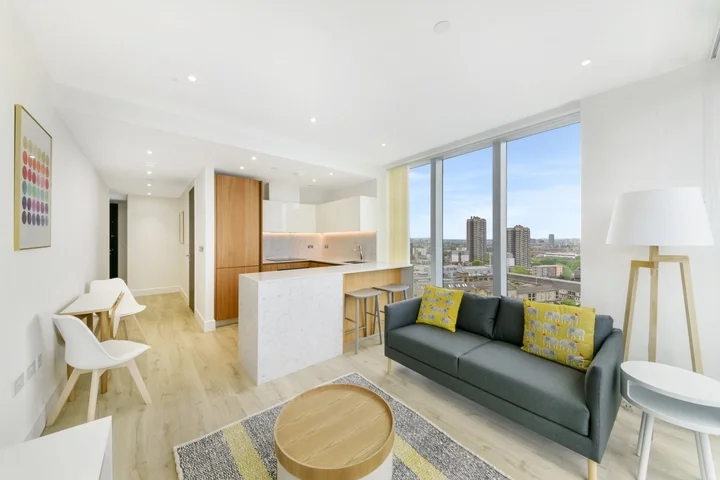 Flat Leman Street in Greater London