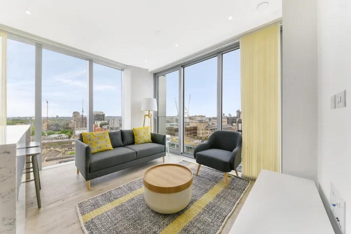 Flat Leman Street in Greater London
