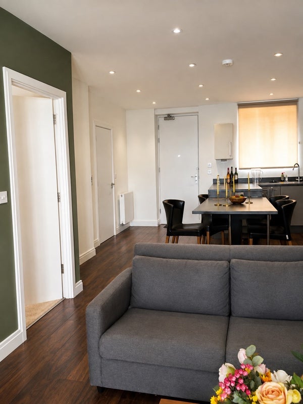 Room New Village Avenue in Greater London