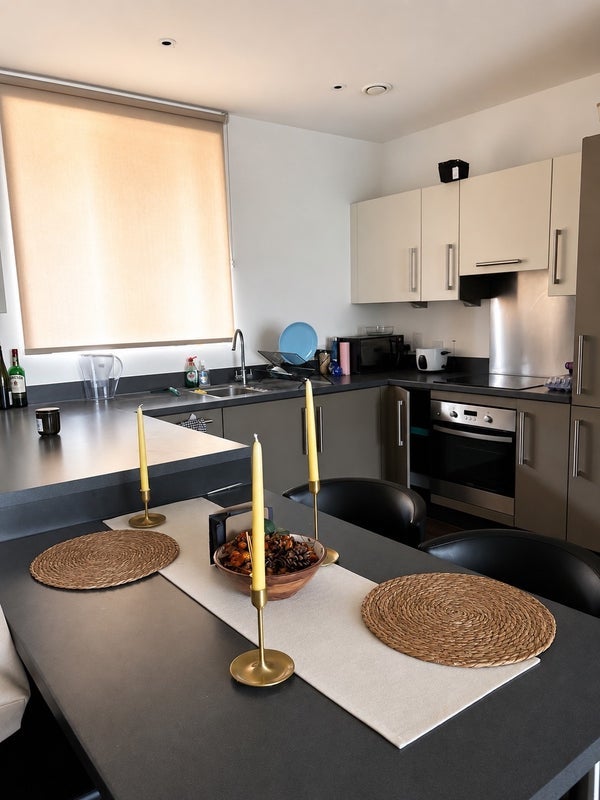 Room New Village Avenue in Greater London