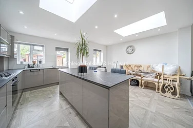 Flat Dahomey Road in Greater London