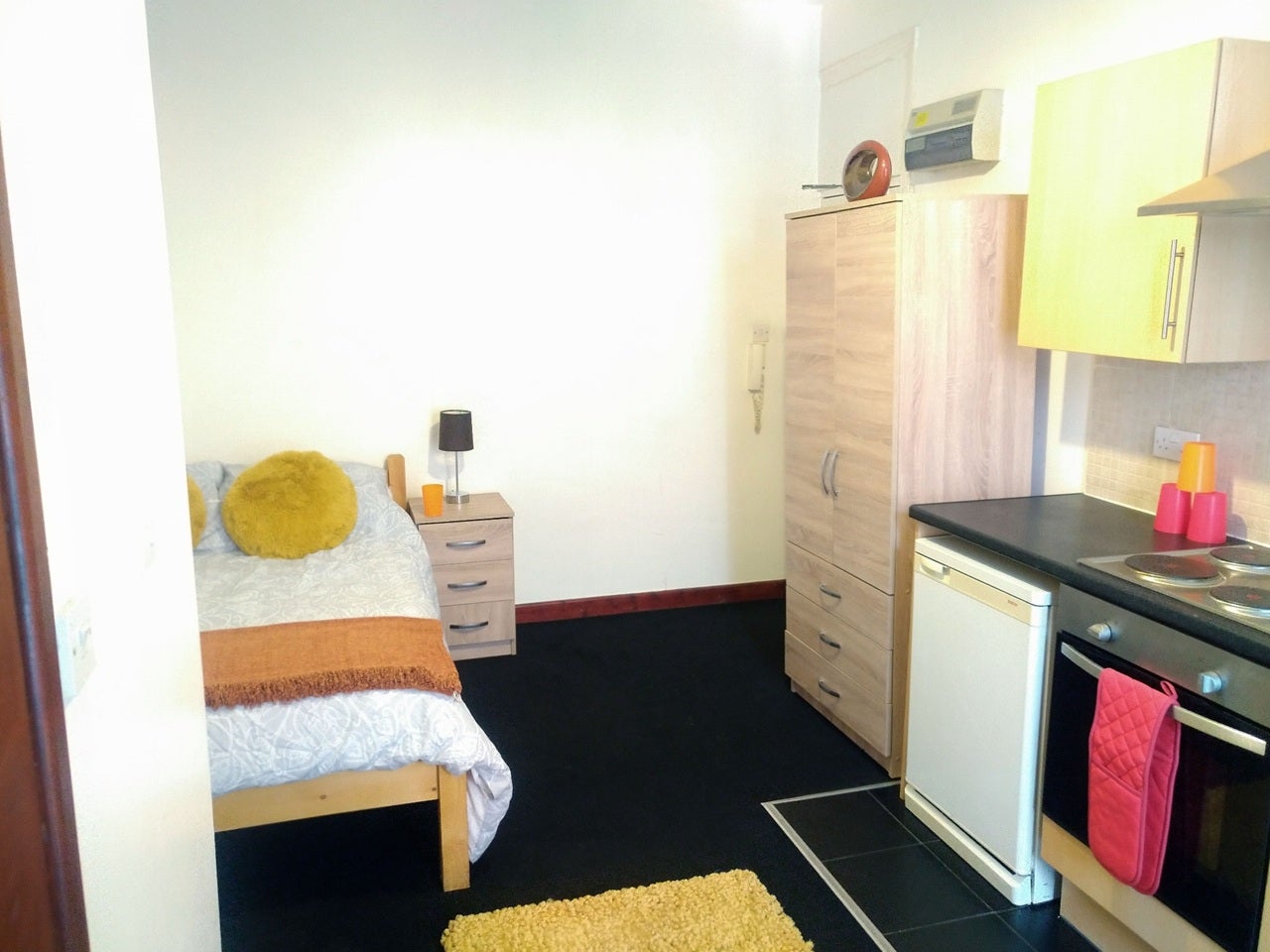 Flat Thornbury Avenue in Southampton