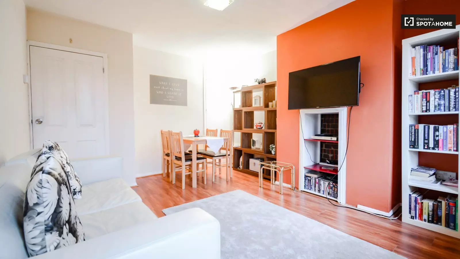 Flat Hildenborough Gardens in Greater London