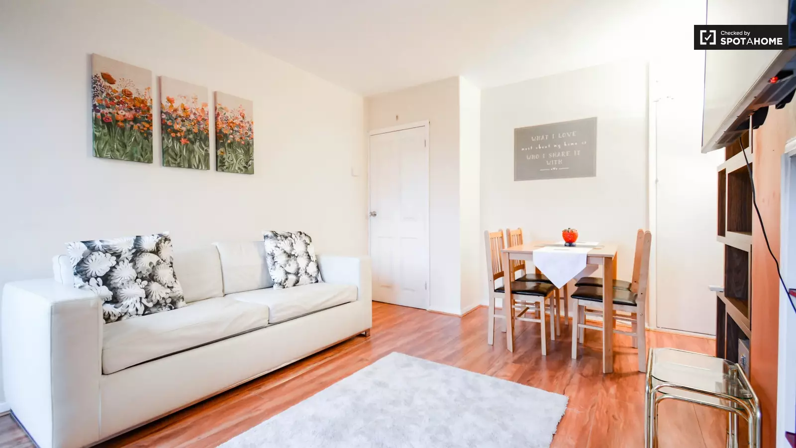 Flat Hildenborough Gardens in Greater London