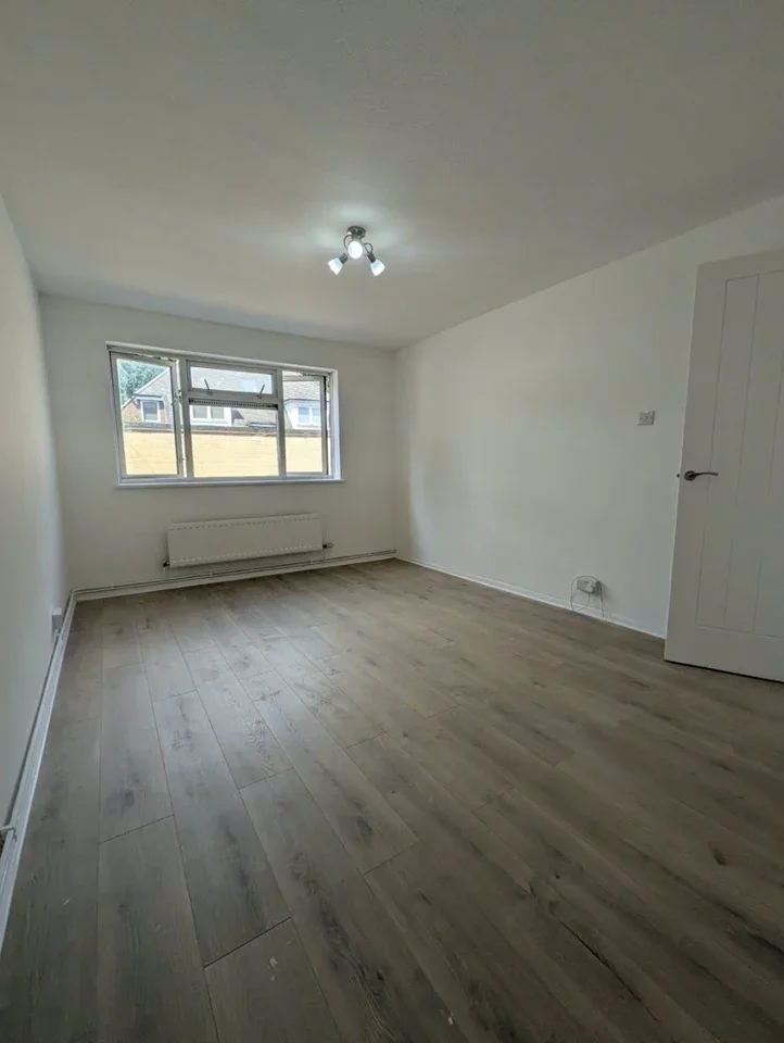 Flat Levett Road in Mole Valley