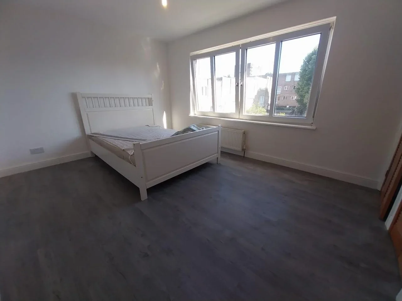 Flat Leyburn Gardens in Greater London