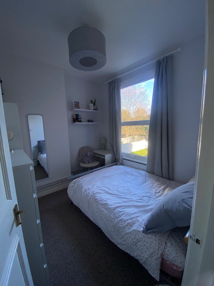Flat Eardley Road in Greater London