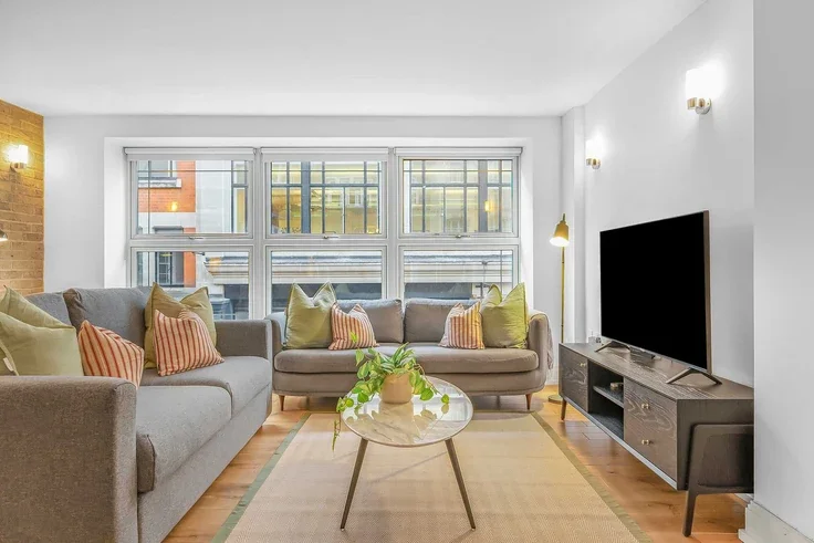Flat Bateman Street in City of Westminster