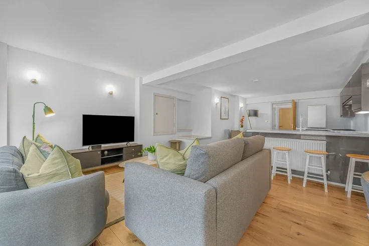 Flat Bateman Street in City of Westminster