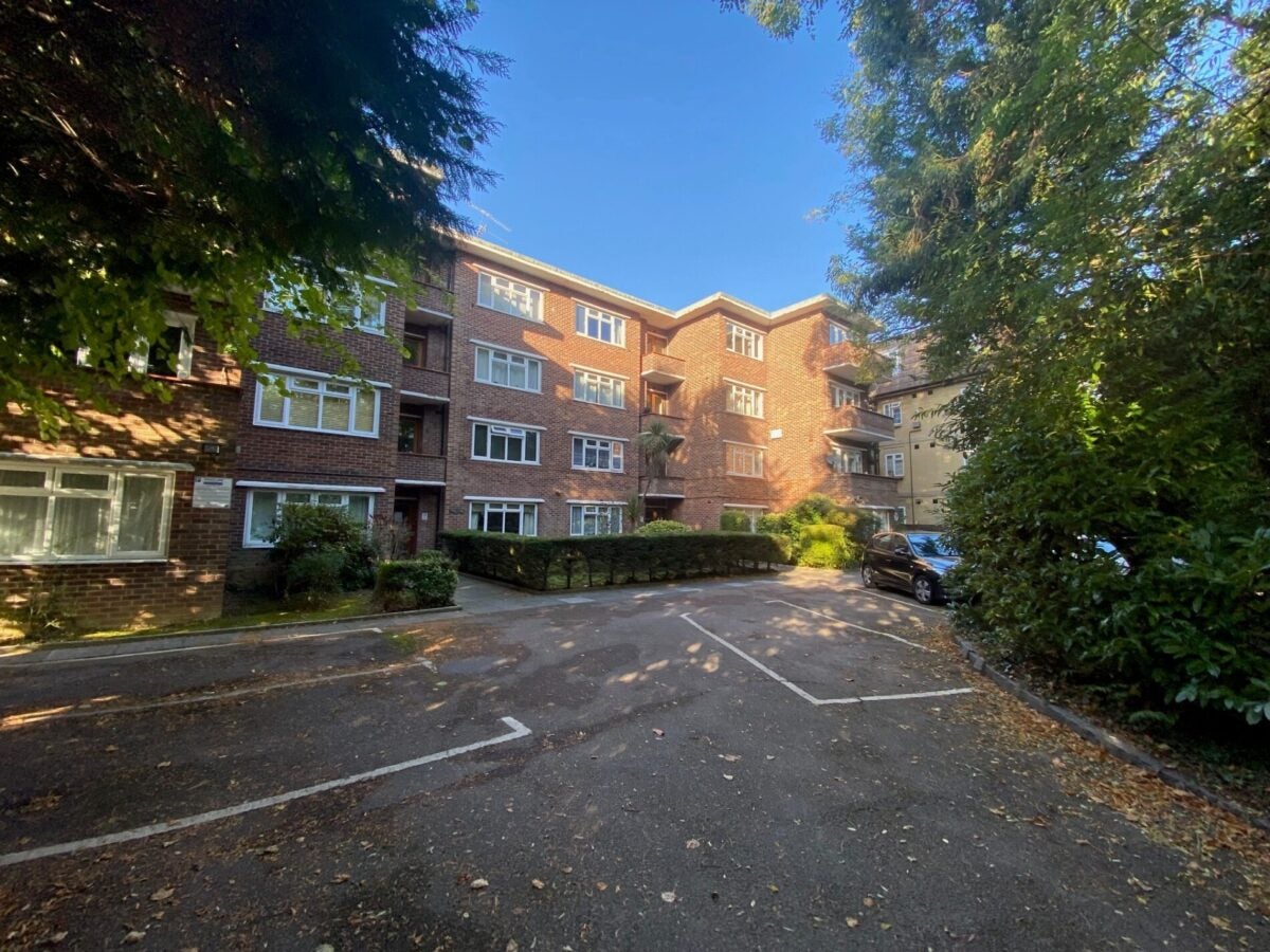Flat Hulse Road in Southampton