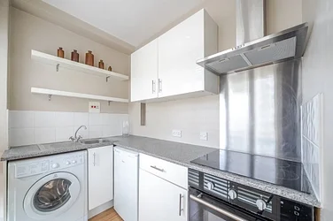 Flat Renfrew Road in Greater London