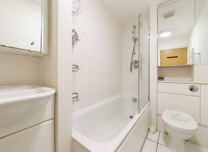 Flat Cassilis Road in Greater London