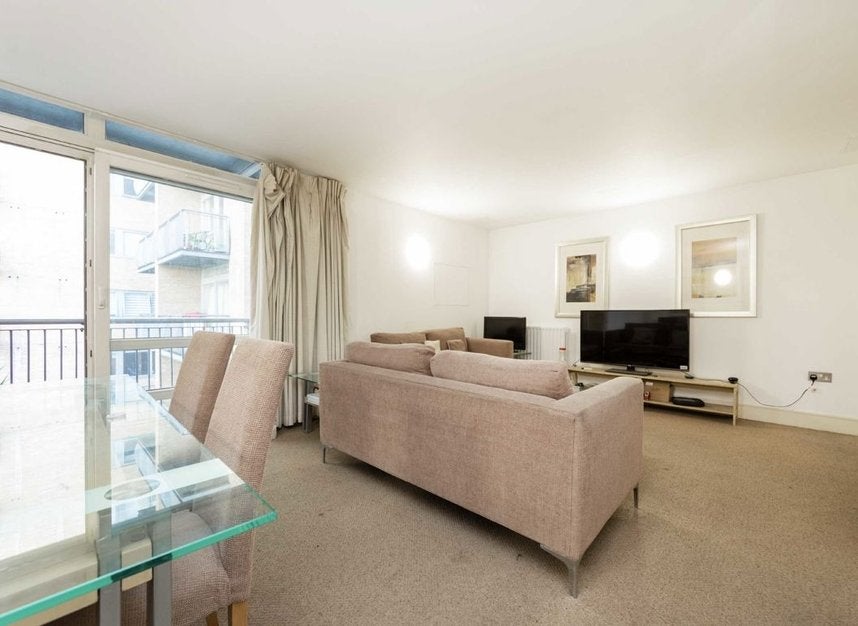 Flat Cassilis Road in Greater London