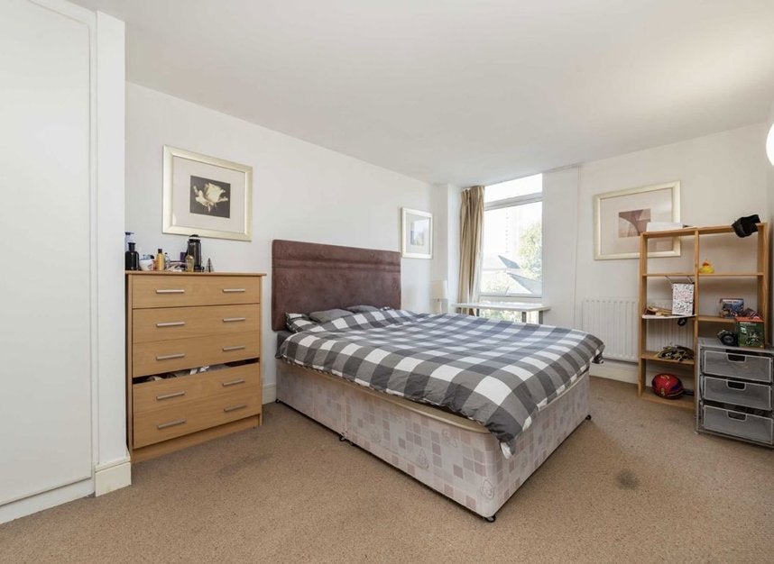 Flat Cassilis Road in Greater London