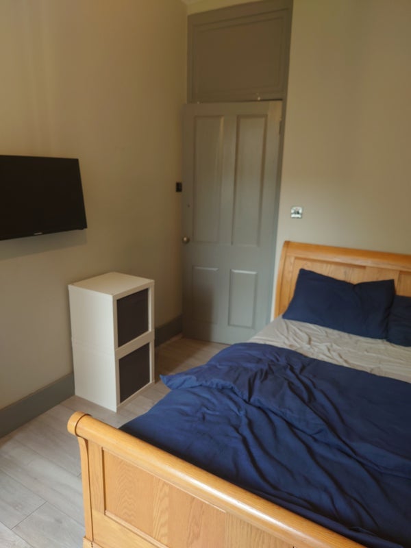 Room Dalmally Street in Glasgow